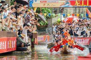 今天状态有点差！哈登14中4得14分8助 末节错失关键三分